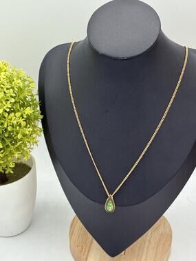 Gold Tone Green Pear Stone Pendant Necklace Bezel Set Teardrop 16”